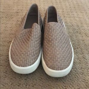VINCE slip ons
